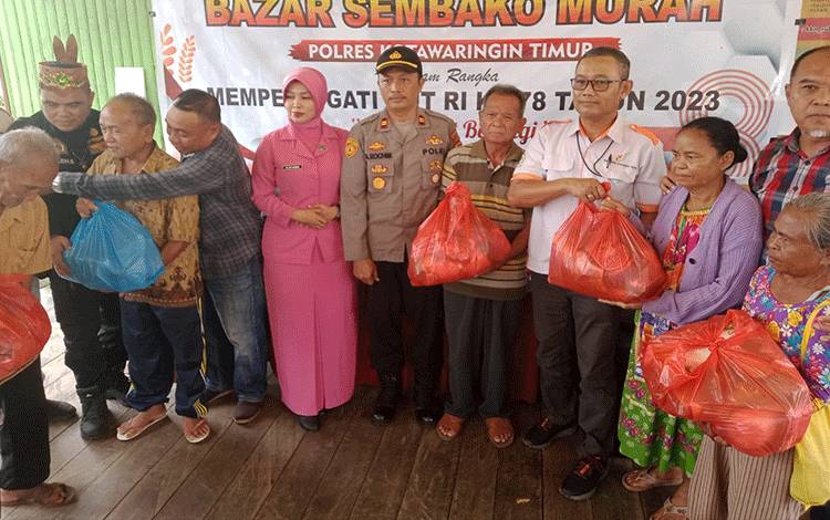 Perkuat Semangat Berbagi Kemerdekaan, Polres Kotim Laksanakan Bazar Sembako Murah
