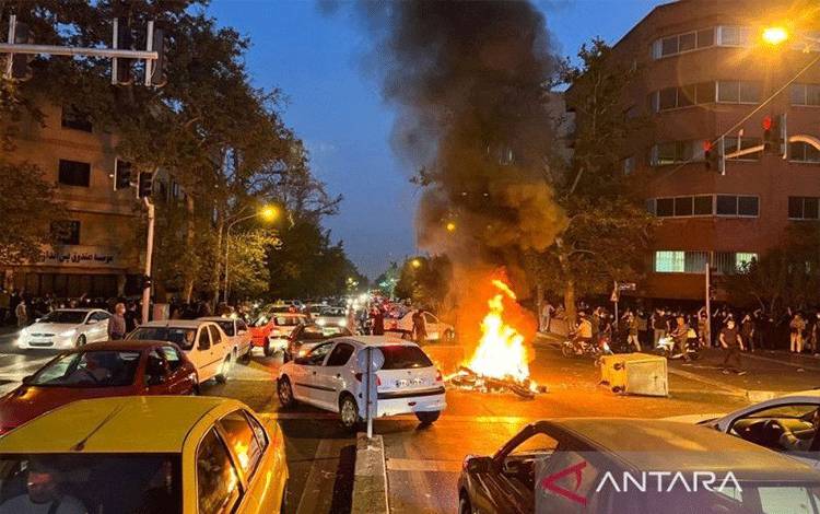 Polisi Moral Iran Lanjutkan Patroli Jilbab