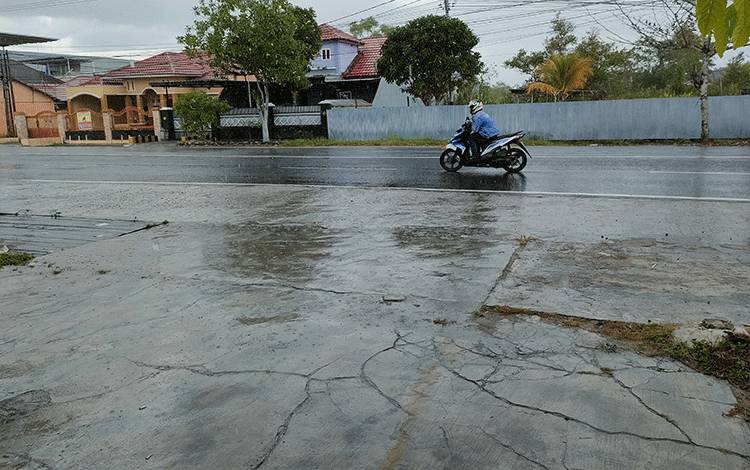 Ini Lima Hal yang Perlu Dilakukan Setelah Kehujanan Agar Tidak Mudah Sakit