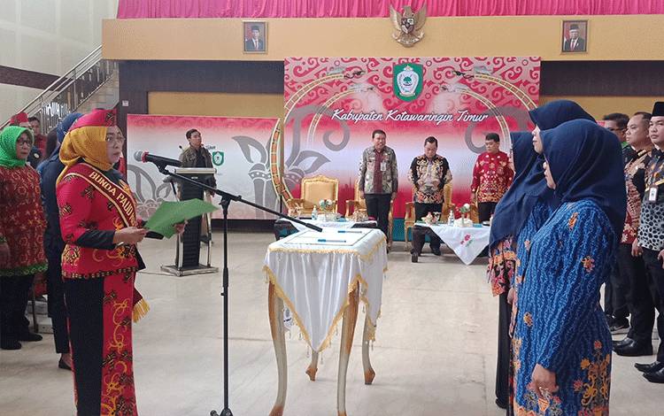 Istri Bupati Kotim Lantik 3 Bunda Paud Kecamatan