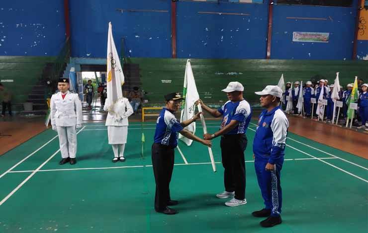 Plt Bupati Lepas Kontingen Kabupaten Kapuas Ikuti Porprov Kalteng XII di Sampit