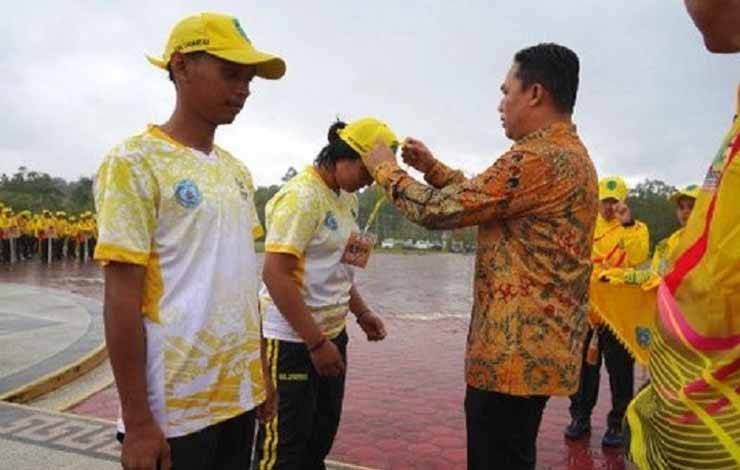 Diguyur Hujan, Bupati Lamandau Lepas Kontingen Porprov Kalteng