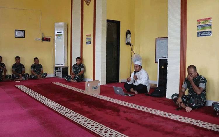 Prajurit Kodim 1011 Kuala Kapuas Rutin Adakan Kegiatan Belajar Perlancar Baca Al Qur'an