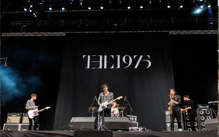 Polisi Malaysia Selidiki Aksi Ciuman Sesama Jenis di Konser The 1975