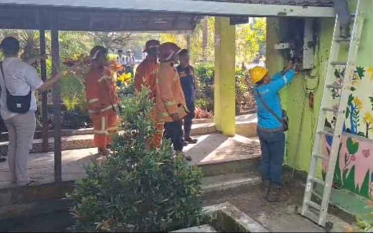 SMKN 1 Sampit Digegerkan Ledakan Panel Listrik