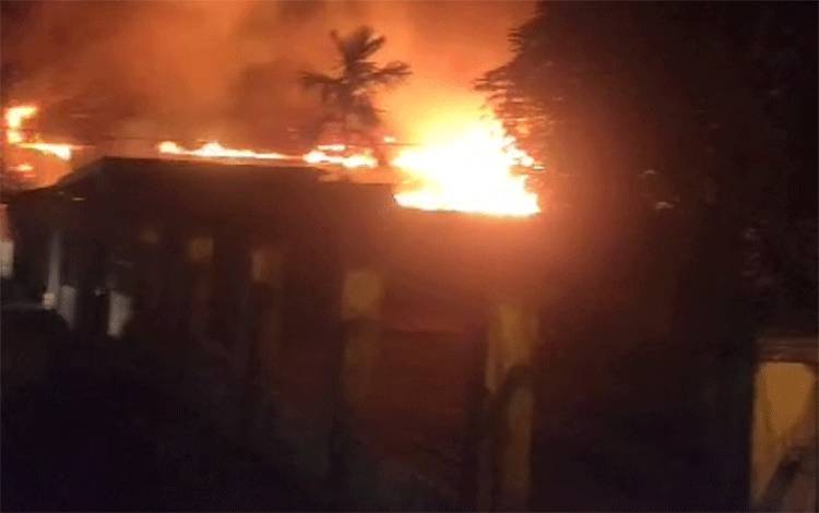 BREAKING NEWS: SDN 9 Langkai Palangka Raya Terbakar