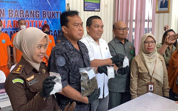 Mahasiswa di Palangka Raya Diringkus BNNP Kalteng Karena Beli 108 Gram Ganja