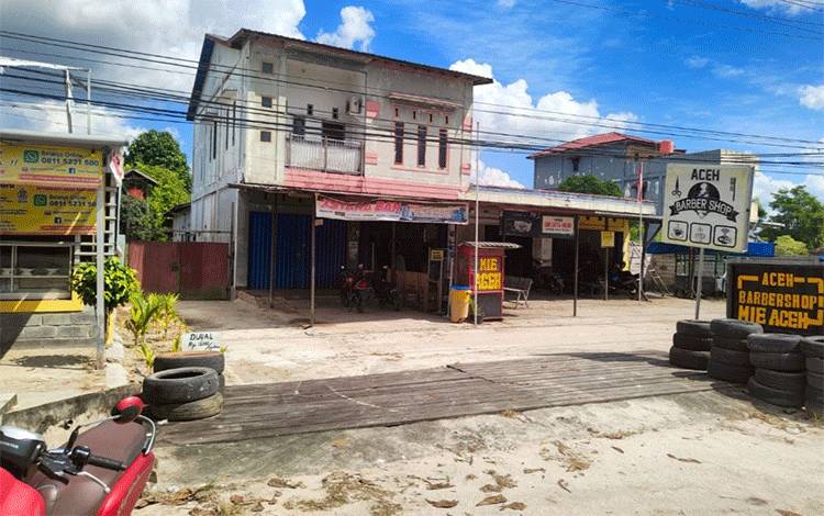 Karyawan Toko Aksesoris Mobil Gelapkan Ratusan Ban dan Velg Mobil