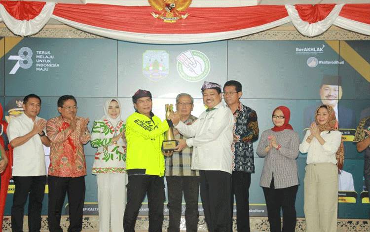 Gubernur Kaltara Zainal Arifin Paliwang saat pembukaan Kejurnas IV Olahraga Domino Indonesia di Tanjung Selor, Bulungan. ANTARA/HO-DKISP Provinsi Kaltara.