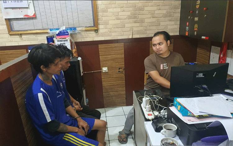 Polisi Ciduk Tiga Pemuda Tanam Ganja