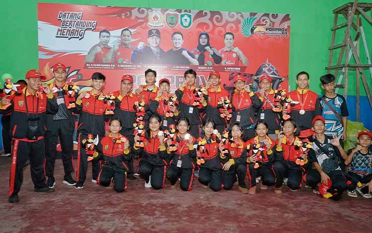 Tim Takraw Putra-Putri Barito Timur Raih Medali Perunggu pada Porprov Kalteng