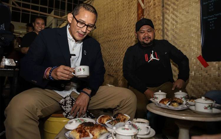 Menparekraf Sandiaga Apresiasi Peningkatan Ekonomi Kreatif di Gresik