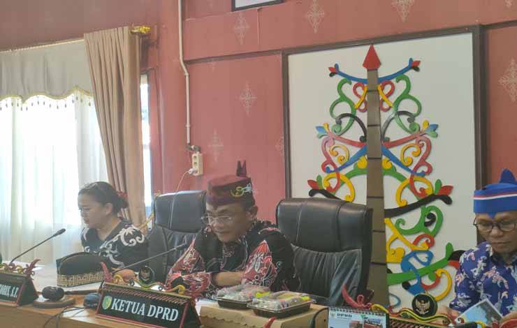 Ketua DPRD Kota Palangka Raya Sigit Karyawan Yunianto saat memimpin rapat paripurna ke - 8 Masa Sidang III tahun 2022 - 2023. (Foto : Pathur)