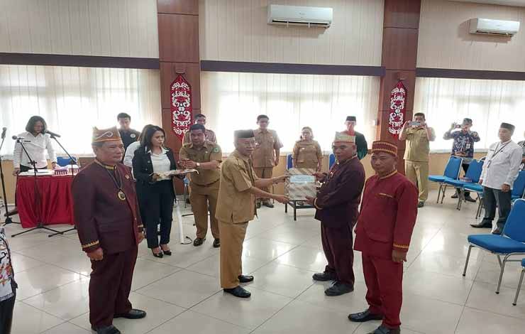 Damang Kepala Adat Kecamatan Kapuas Kuala dan Mandau Telawang Resmi Dilantik dan Dikukuhkan