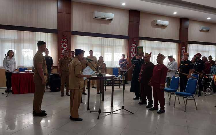 Ini Pesan Plt Bupati Kapuas Kepada Dua Damang Kepala Adat Baru Dilantik