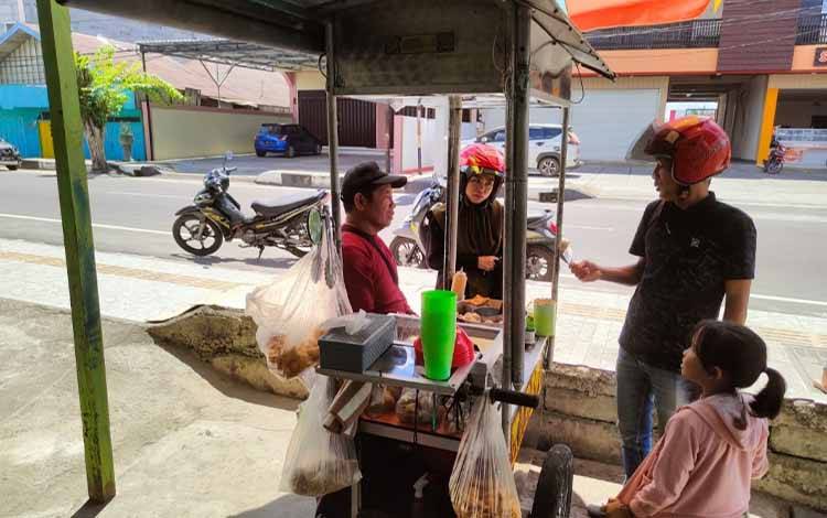 Terkena Hipnotis, Uang Ratusan Ribu Rupiah Milik Pedagang Pentol Raib