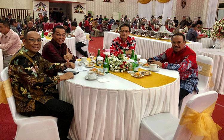 Sekda Kalteng Turut Meriahkan Malam Ramah Tamah Hari Jadi Kabupaten Murung Raya  ?