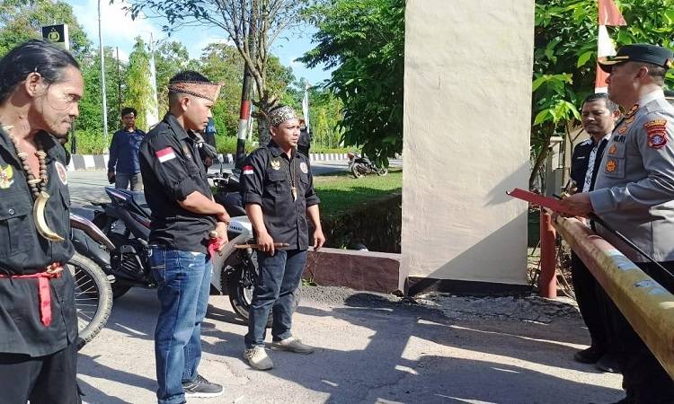 Pemuda Dayak di Lamandau Minta Polisi Segera Tangkap Rocky Gerung