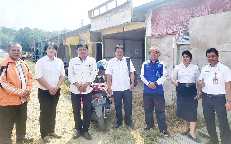 Kepala Diskominfosantik Barito Timur Cek Stan Pemeran Expo Bartim 2023