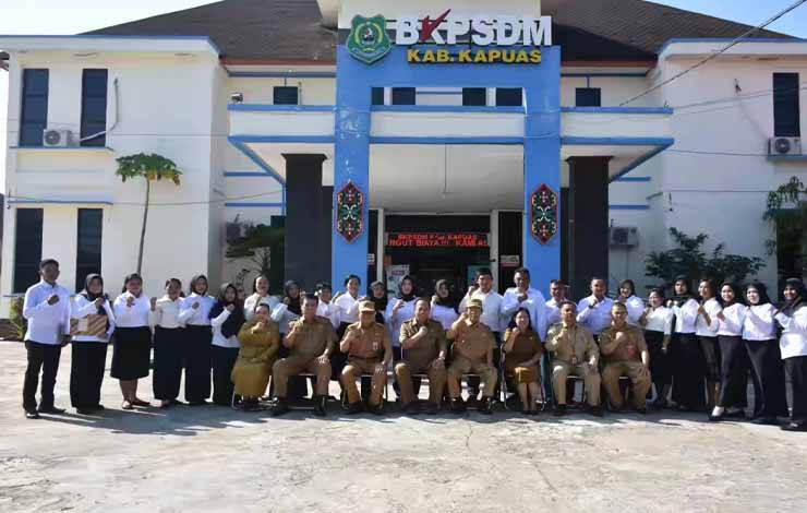 Terima SK, 92 PPPK di Kapuas Diminta Terus Profesional Laksanakan Tugas