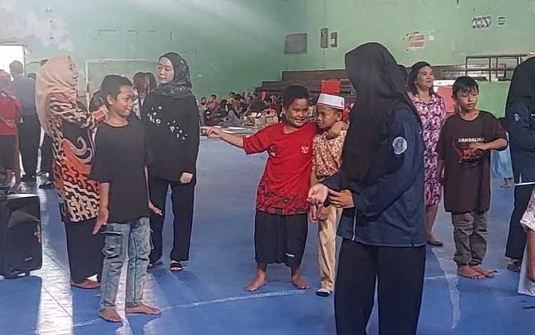 PKK Palangka Raya Berikan Trauma Healing Anak Terdampak Kebakaran