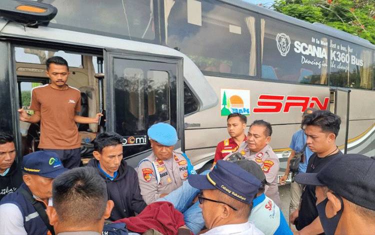Seorang Penumpang Ditemukan Tewas dalam Bus