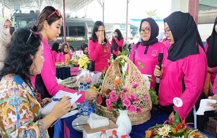 Meriahkan HKGB ke-71, Bhayangkari Cabang Kapuas Gelar Lomba Kreasi Nasi Tumpeng
