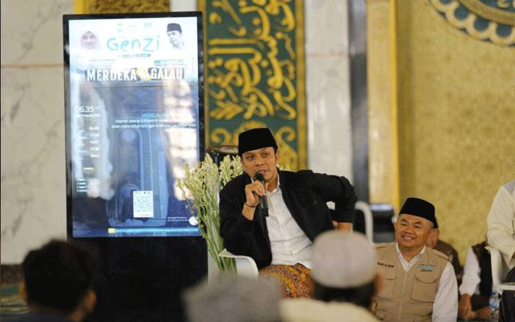 Ulama muda dari Pondok Pesantren Al Falah Ploso, Kediri, Jawa Timur, K.H. Muhammad Abdurrahman Al-Kautsar (Gus Kautsar) saat memberikan kajian di Masjid Nasional Al Akbar Surabaya, Minggu (6/8/2023). ANTARA/HO-Masjid Al Akbar Surabaya