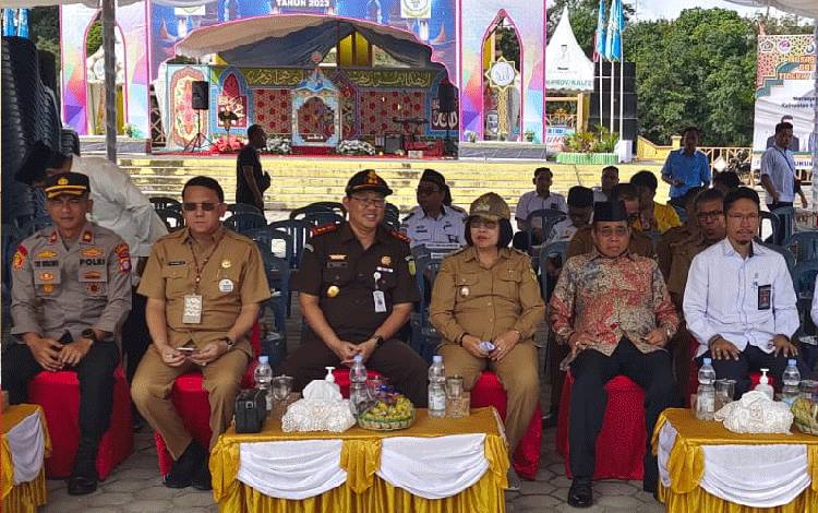 Ketua DPRD Gunung Mas Sambut Baik Kegiatan Pawai Taaruf MTQ ke-16 Tingkat Kabupaten