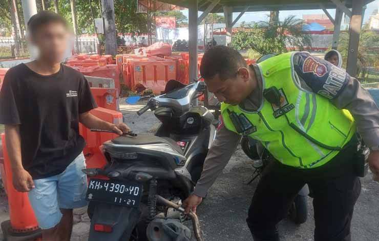 Gunakan Knalpot Brong, Pengendara Yamaha Aerox Diciduk Satlantas Polresta Palangka Raya