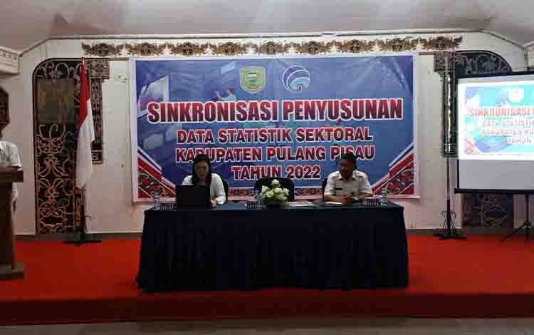 Asisten II Setda Pulang Pisau Buka Kegiatan Singkronisasi Penyusunan Data Statistik Sektoral