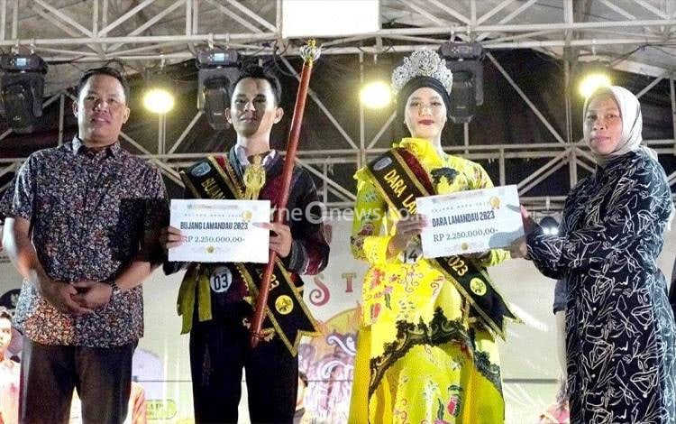 Bupati Nobatkan Syaini dan Ida Ayu Sebagai Bujang Dara Lamandau 2023