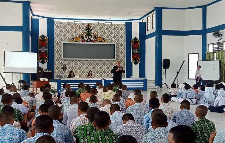 Humas Polda Kalteng Edukasi Setop VCS dan Bullying di SMAN 5 Palangka Raya
