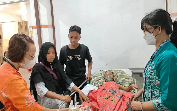 Pemko Bantu Pengobatan Anak Sakit Kanker Otot di Tangan