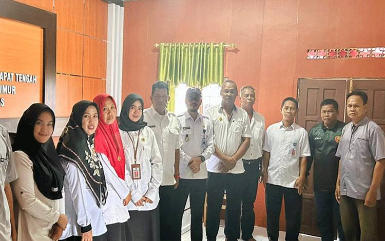 Camat Kapuas Timur Jalankan Program Ngantor di Desa, ini Tujuannya
