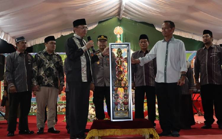 Kafilah Kecamatan Kurun Jadi Juara Umum MTQ ke-16 dan FSQ ke-10 Tingkat Kabupaten Gunung Mas