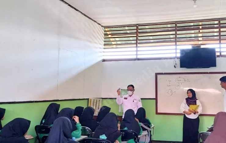 BLUD UPT Puskesmas Pahandut Berikan Tablet Tambah Darah kepada 2 Sekolah