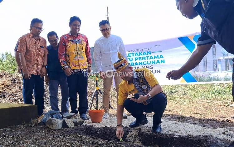 Bupati Gunung Mas Letakkan Batu Pertama Pembangunan Gedung Gereja YHS Kuala Kurun