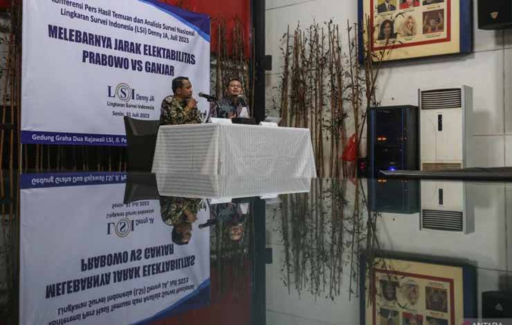 Denny JA: Pertarungan Prabowo, Ganjar, Anies Layak Jadi Bahan Kuliah