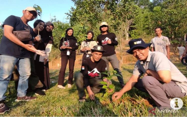 Ekspedisi Meratus 2023 Tanam 1.000 Pohon Produktif