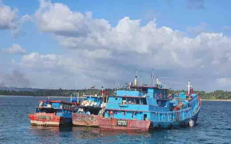 KKP Hentikan Alih Muatan Ilegal Tiga Kapal Perikanan di Laut Aru