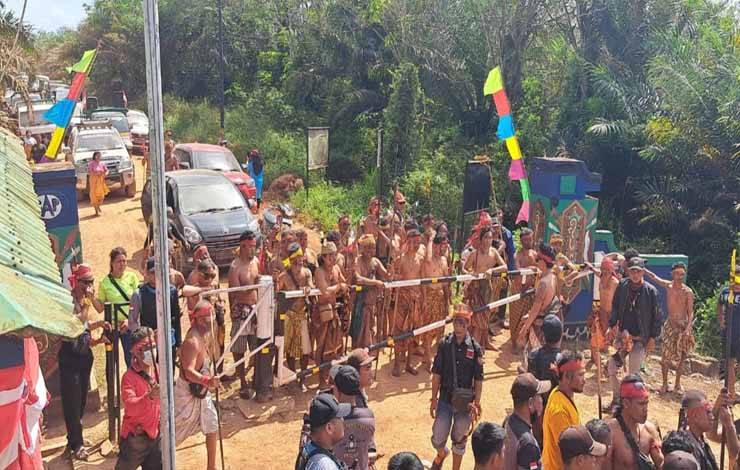 Ormas Adat Dayak Tutup Akses Lahan untuk Tuntut Ganti Rugi