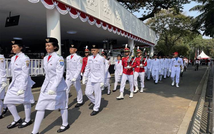 Presiden dan Ibu Negara Pantau Gladi Bersih Upacara HUT ke-78 RI