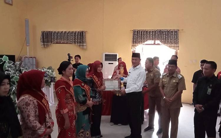 Bupati Sukamara Ingin Kegiatan Apresiasi Bunda PAUD Kembangkan Kreativitas Pojka Bunda PAUD