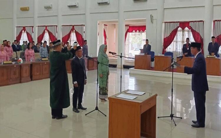 Dua PAW Anggota DPRD Barito Selatan Dilantik