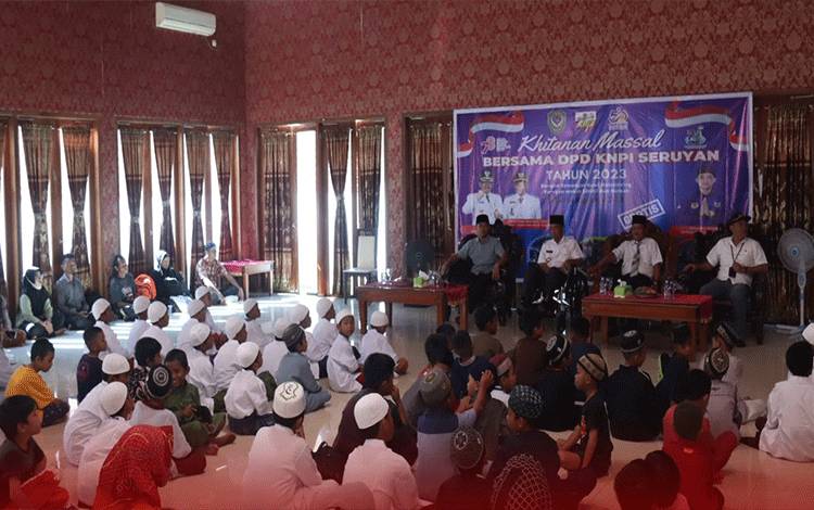 Sekda Buka Khitanan Massal Bersama DPD KNPI Seruyan