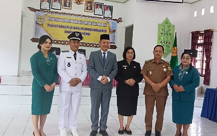 Pj Kades Sangal yang Baru Dilantik Diminta Dengarkan Aspirasi Masyarakat