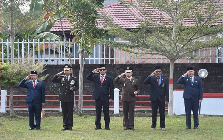 Jelang HUT ke-78 RI, Unsur Forkopimda Kabupaten Kapuas Ziarah ke TMP