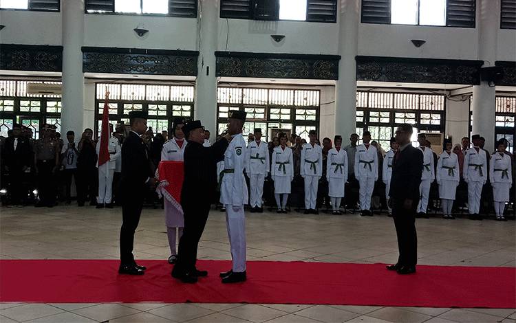 Kukuhkan Paskibra, Ini Harapan Bupati Kotim