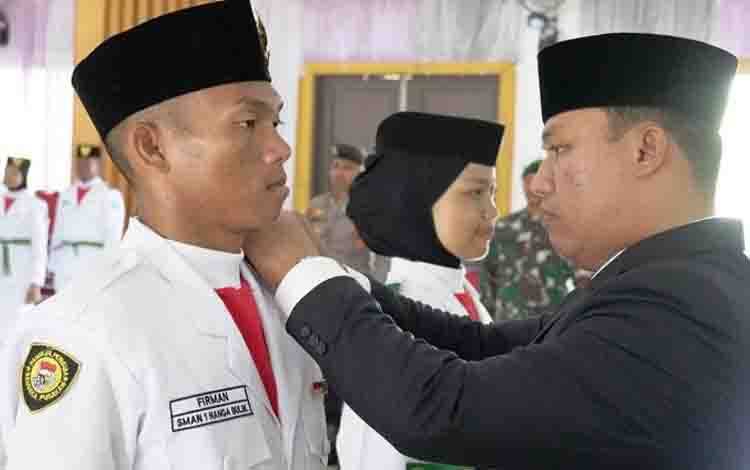Bupati Kukuhkan 70 Anggota Paskibraka Kabupaten Lamandau ?